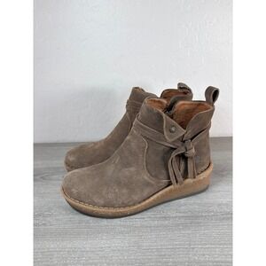 Born Vaughn Boots Taupe Brown Suede Leather Wedge Heel Zip Ankle Booties Size 8